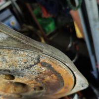 上海高溫，使用汽油泵澆水注意水管保護(hù)，避免水泵故障